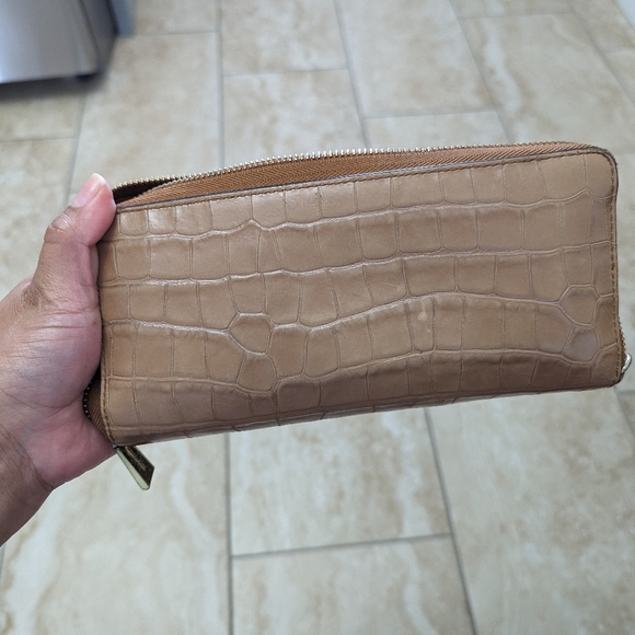 Gently use, Michael Kors Jet set Wallet - Picture 15 of 15